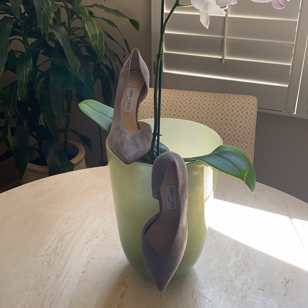JIMMY CHOO GREY SUEDE DORSAY PUMP. NWT - Picture 4 of 8